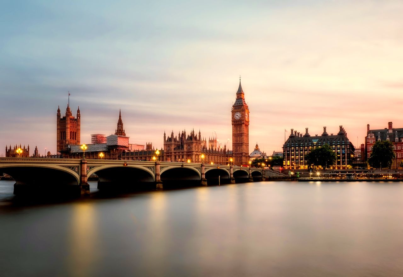 英国留学中介比较维度示意图